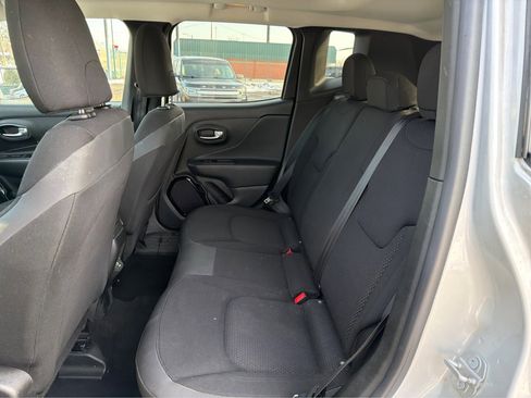 Used 2018 Jeep Renegade Altitude image 11