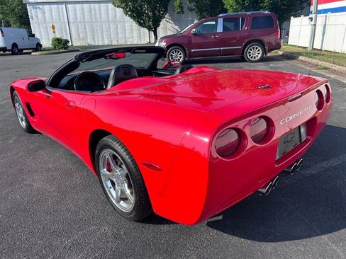 Used 2004 Chevrolet Corvette Convertible w/ Preferred Equipment Group RWD image 11