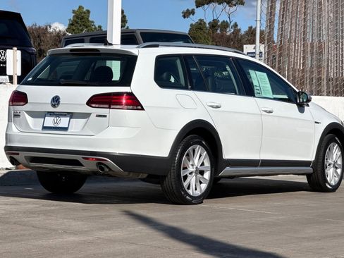 Certified 2019 Volkswagen Golf Alltrack SE image 5