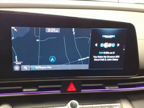 Used 2021 Hyundai Elantra Limited image 13