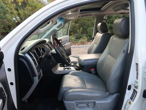 Used 2013 Toyota Sequoia Platinum image 9