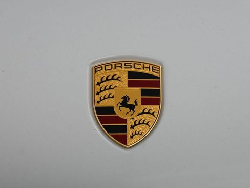 Certified 2025 Porsche Macan AWD/4WD image 32