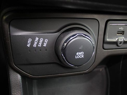 Used 2019 Jeep Renegade Limited w/ UConnect 8.4 Nav Group image 25