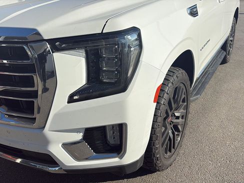 Used 2023 GMC Yukon SLT w/ SLT Premium Package image 9