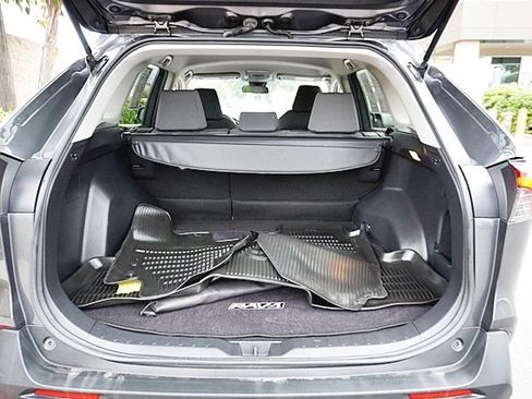 Used 2021 Toyota RAV4 XLE image 13