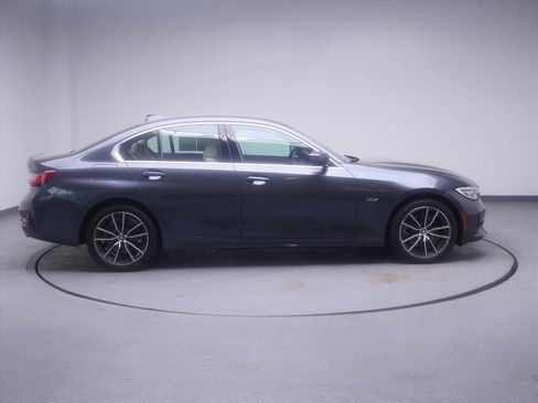 Used 2022 BMW 330e xDrive w/ Convenience Package AWD/4WD image 5