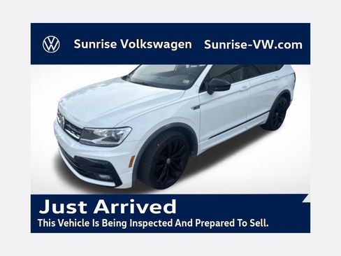 Used 2020 Volkswagen Tiguan SE R-Line FWD image 1