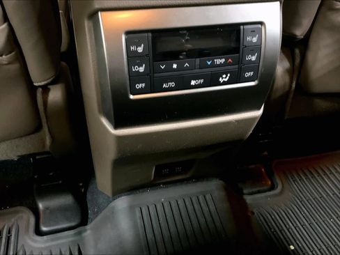 Used 2023 Lexus GX 460 Premium image 33