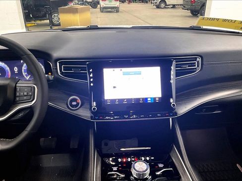 Used 2024 Jeep Wagoneer L Series III w/ Flexible Seating Group image 19