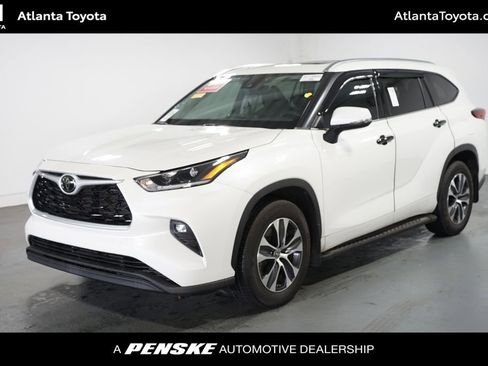 Certified 2021 Toyota Highlander XLE image 1
