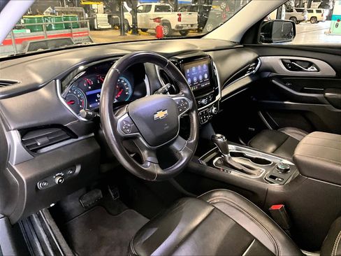 Used 2020 Chevrolet Traverse LT w/ LT Premium Package AWD/4WD image 8