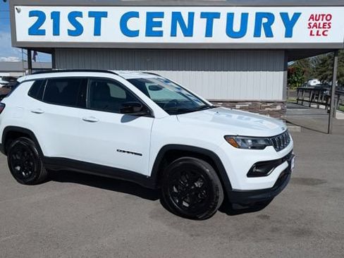 Used 2024 Jeep Compass Latitude AWD/4WD image 1