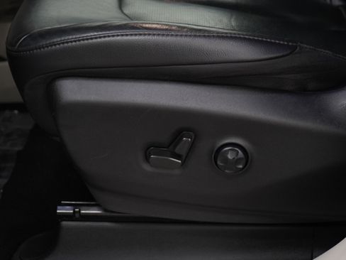 Used 2022 Chrysler Pacifica Touring-L FWD image 23