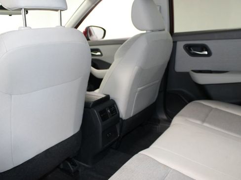 Used 2023 Nissan Rogue SV AWD/4WD image 19