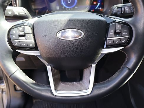 Used 2022 Ford Explorer Platinum w/ Equipment Group 601A RWD image 12