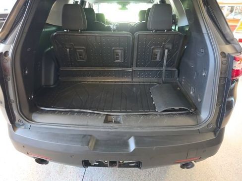 Used 2021 Chevrolet Traverse LT w/ LPO, Floor Liner Package AWD/4WD image 17