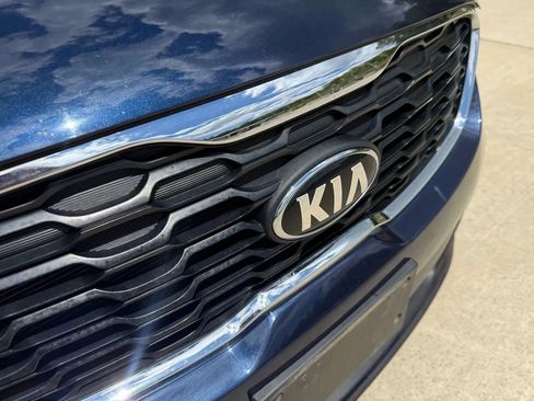 Used 2019 Kia Sorento LX image 5