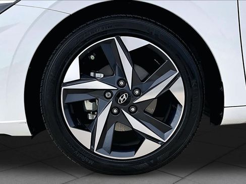 Certified 2023 Hyundai Elantra Limited FWD image 11