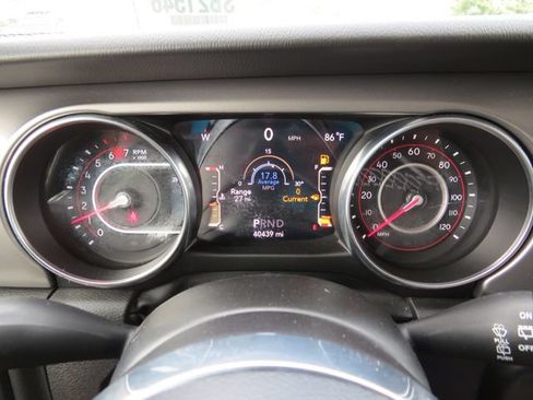 Used 2022 Jeep Wrangler Rubicon w/ LED Lighting Group AWD/4WD image 17
