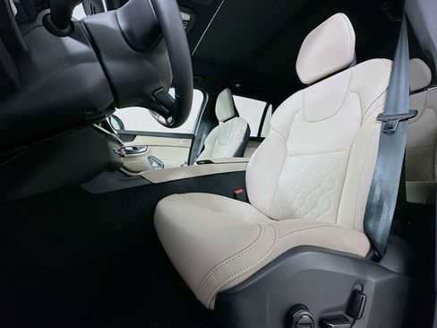 New 2026 Volvo XC90 B6 Plus w/ Protection Package image 18