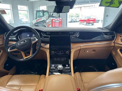 Used 2025 Jeep Grand Cherokee L Summit AWD/4WD image 36