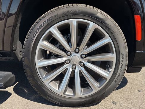 Used 2023 Jeep Grand Wagoneer L Series II image 14