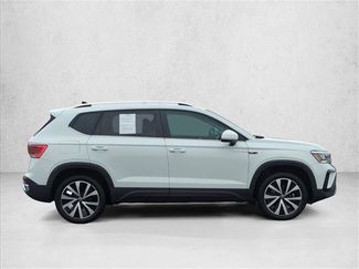 Used 2022 Volkswagen Taos SE video 4