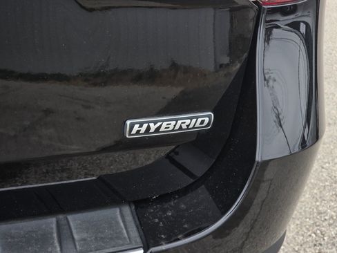 Used 2022 Ford Explorer Platinum w/ Technology Package RWD image 7