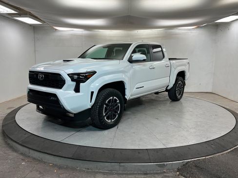 Used 2024 Toyota Tacoma TRD Sport image 1