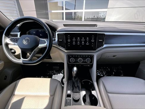 Used 2023 Volkswagen Atlas SE w/ Black Wheel Package AWD/4WD image 13
