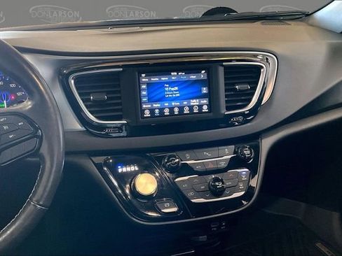 Used 2020 Chrysler Pacifica Touring w/ S Appearance Package image 29