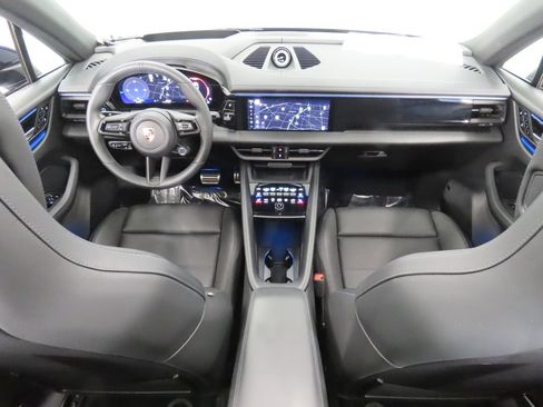 Certified 2025 Porsche Macan Electric RWD image 15