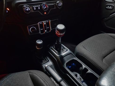 Used 2019 Jeep Wrangler Unlimited Sport S image 29