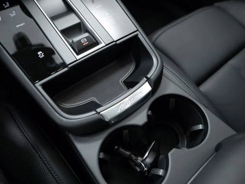 Used 2026 Porsche Macan AWD/4WD image 29