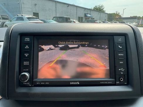 Used 2012 Volkswagen Routan SEL FWD image 15