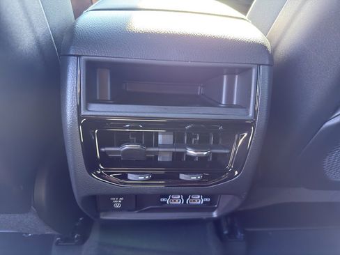 New 2025 Jeep Grand Cherokee Altitude AWD/4WD image 30