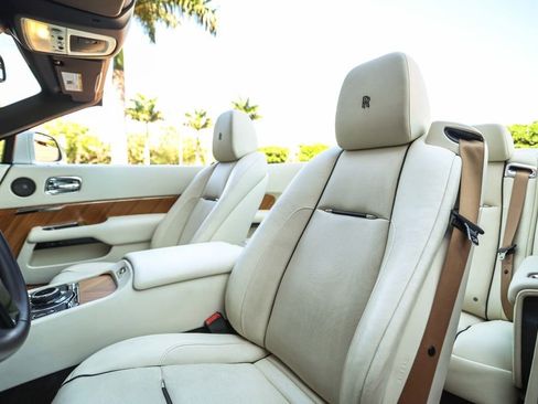 Used 2016 Rolls-Royce Dawn image 18