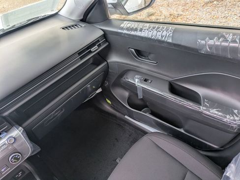 New 2026 Hyundai Kona SE FWD image 17