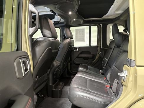 Used 2025 Jeep Wrangler Unlimited Rubicon AWD/4WD image 23
