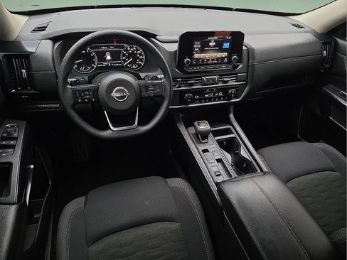Used 2025 Nissan Pathfinder S FWD image 11