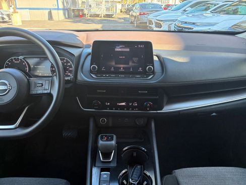Used 2023 Nissan Rogue SV image 17
