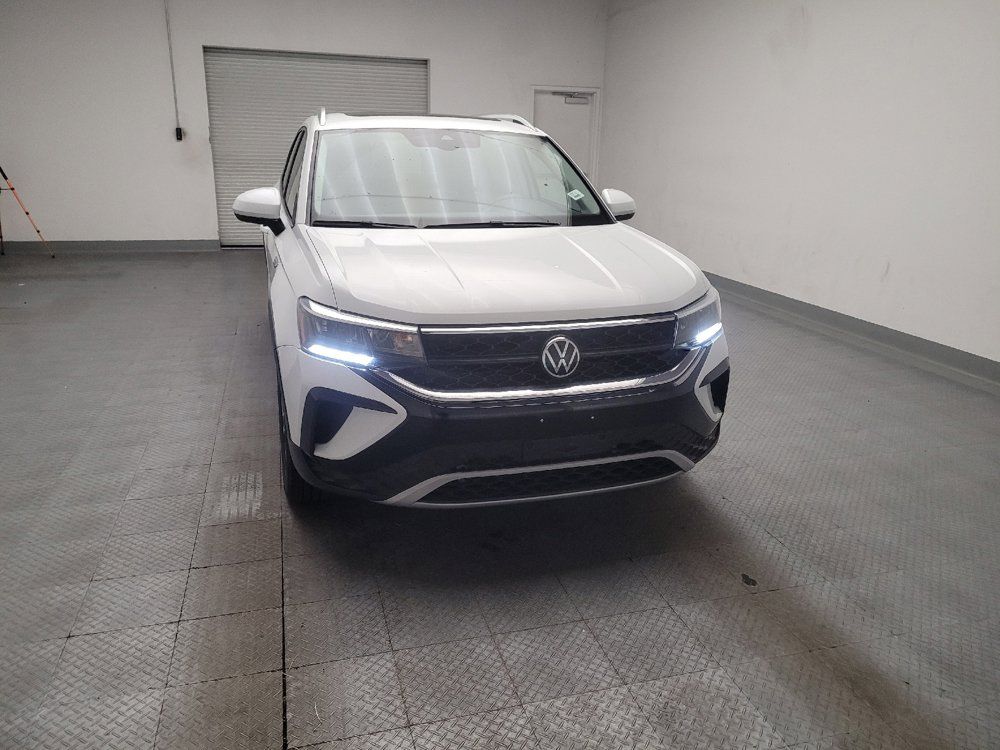 Used 2023 Volkswagen Taos SE w/ Panoramic Sunroof Package AWD/4WD image 14