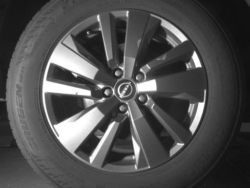 Used 2025 Nissan Pathfinder SV image 15