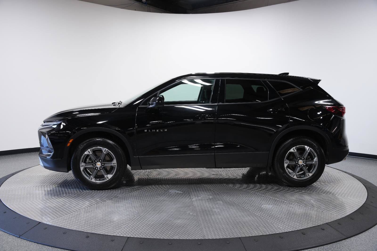 Used 2025 Chevrolet Blazer LT AWD/4WD image 4