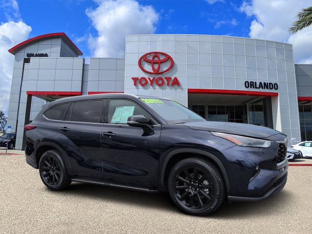 Used 2022 Toyota Highlander XLE FWD image 1