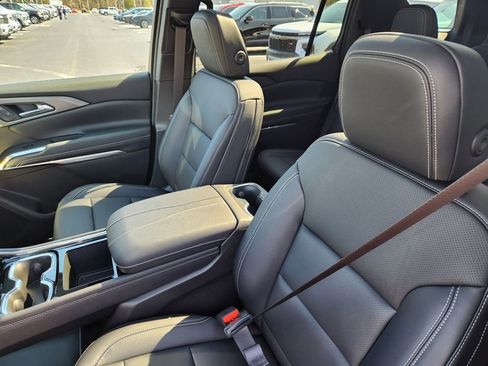 New 2026 Chevrolet Traverse LT w/ Sun and Wheel Package image 13