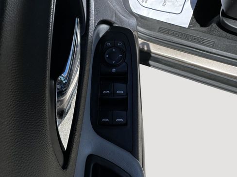 Used 2018 Chevrolet Equinox LS FWD image 9