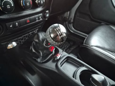 Used 2017 Jeep Wrangler Unlimited Rubicon w/ Dual Top Group AWD/4WD image 17