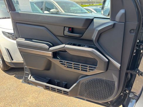 Used 2025 Toyota 4Runner SR5 RWD image 18