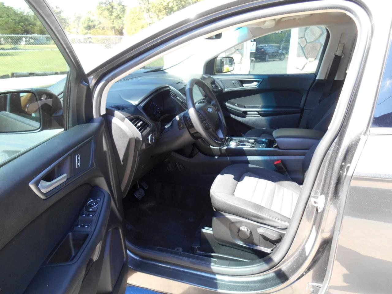 Used 2019 Ford Edge SE AWD/4WD image 2